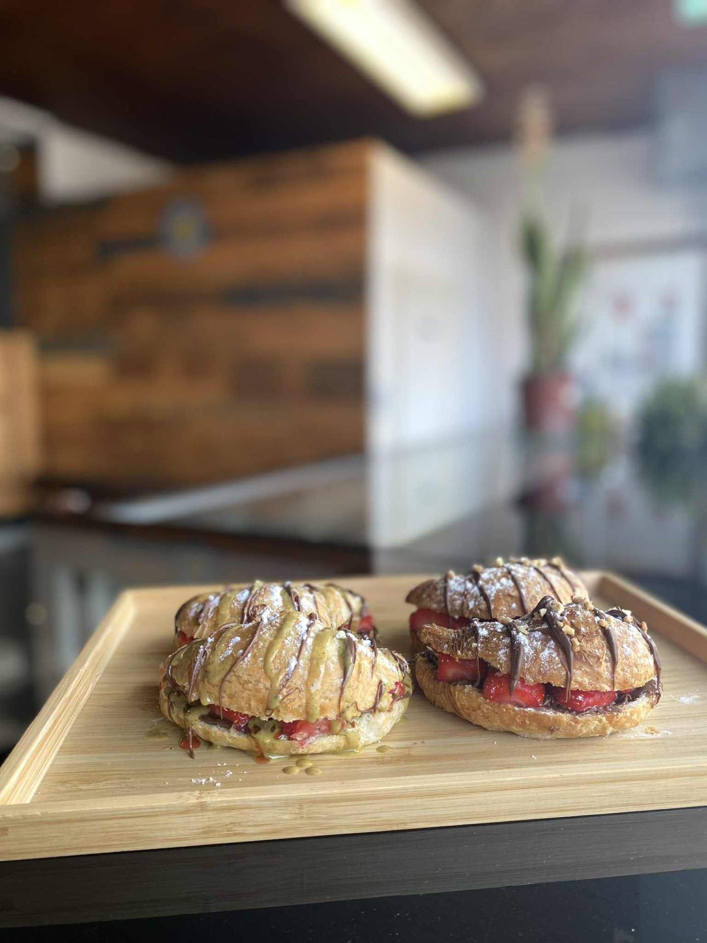 Croissants aux fraises et chocolat